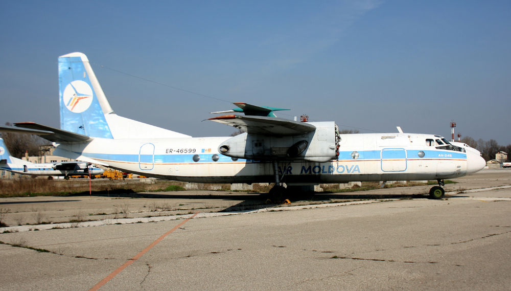 AN-24B Air Moldova ER-46599